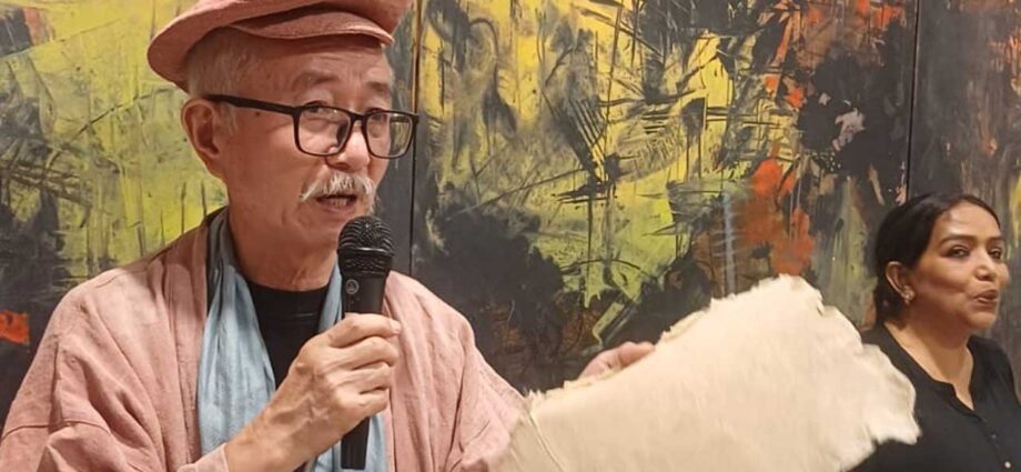 বাংলার মাটিতে জাপানি ‘ওয়াশি’ কাগজের নবজাগরণ: বিশ্বখ্যাত শিল্পী আসাও শিমুরার কর্মশালায় মুগ্ধ শিল্পমহল