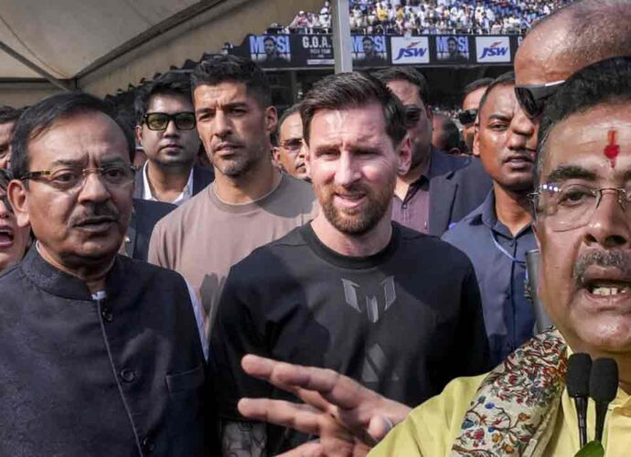 মেসির অনুষ্ঠানে প্রতারিত ৩৩ হাজার ফুটবলপ্রেমী টাকা ফেরত পাবেন, জাতীয় ক্রীড়া দিবসের অনুষ্ঠানে ঘোষণা মুখ্যমন্ত্রীর