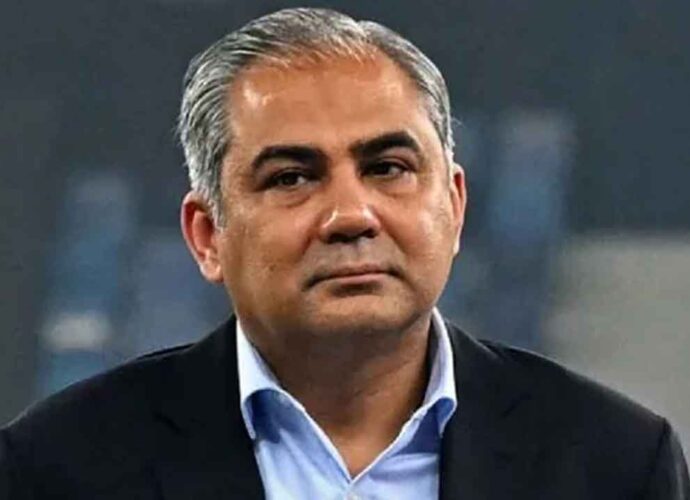 পাকিস্তান ক্রিকেটে নতুন বিতর্ক: দল নির্বাচন নিয়ে পুরো জাতীয় নির্বাচক কমিটিকে শো-কজ় করল পিসিবি, পদত্যাগ মিসবার