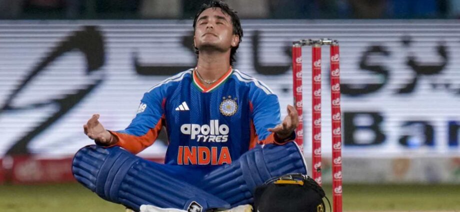 অভিষেক-সঞ্জুর ঝড়ো ব্যাটিংয়ে আফগানিস্তানকে উড়িয়ে টি-টোয়েন্টি সিরিজ় চুনকাম ভারতের