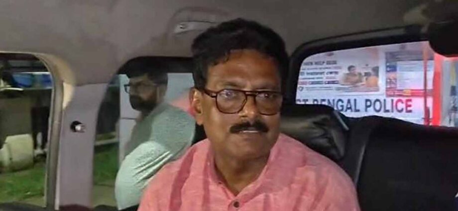 নন্দীগ্রাম উপনির্বাচন: জামিন খারিজ হয়ে ১৪ দিনের জেল হেফাজত কংগ্রেস প্রার্থী মিলন প্রধানের নন্দীগ্রাম উপনির্বাচন: জামিন খারিজ হয়ে ১৪ দিনের জেল হেফাজত কংগ্রেস প্রার্থী মিলন প্রধানের