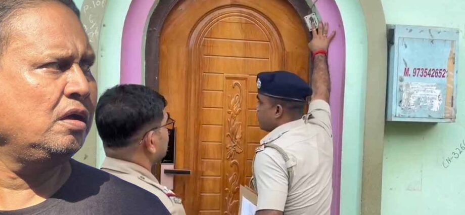 রেজিনগর উপনির্বাচনের আগে বিপাকে হুমায়ুন কবীর, অডিয়ো-বিতর্কে থানায় হাজিরার নির্দেশ পুলিশের রেজিনগর উপনির্বাচনের আগে বিপাকে হুমায়ুন কবীর, অডিয়ো-বিতর্কে থানায় হাজিরার নির্দেশ পুলিশের