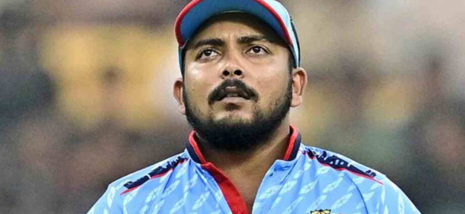 প্রতিশ্রুতির শিখর থেকে অন্ধকারে: ভারতীয় ক্রিকেট থেকে ক্রমশ হারিয়ে যাচ্ছেন পৃথ্বীশ