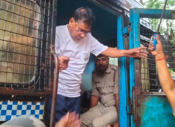 আর্থিক প্রতারণা মামলায় ধৃত প্রাক্তন তৃণমূল বিধায়ক অজিত মাইতিকে চার দিনের পুলিশি হেফাজতের নির্দেশ