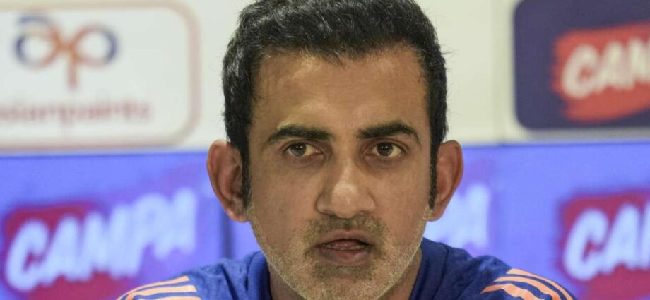 এক ম্যাচে ৮১১ রান তুলে জয় হলেও ক্ষুব্ধ গম্ভীর, বোলারদের পক্ষে সওয়াল করে নিশানা পিচ কিউরেটরদের এক ম্যাচে ৮১১ রান তুলে জয় হলেও ক্ষুব্ধ গম্ভীর, বোলারদের পক্ষে সওয়াল করে নিশানা পিচ কিউরেটরদের