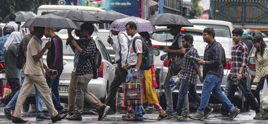 দুর্গাপুজোয় আবহাওয়া: পঞ্চমী থেকে সপ্তমী পর্যন্ত দক্ষিণবঙ্গে বৃষ্টির পূর্বাভাস, আশ্বস্ত করছে আলিপুর আবহাওয়া দফতর দুর্গাপুজোয় আবহাওয়া: পঞ্চমী থেকে সপ্তমী পর্যন্ত দক্ষিণবঙ্গে বৃষ্টির পূর্বাভাস, আশ্বস্ত করছে আলিপুর আবহাওয়া দফতর