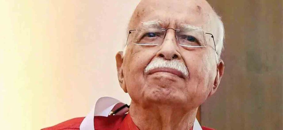 বুকে সংক্রমণ নিয়ে নয়াদিল্লির হাসপাতালে ভর্তি প্রবীণ বিজেপি নেতা লালকৃষ্ণ আডবাণী