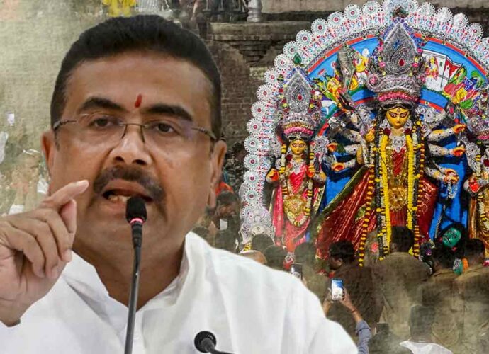 বিসর্জনে প্রতিমা স্পর্শের ক্ষেত্রে ‘সনাতনী’দের অগ্রাধিকার, মুখ্যমন্ত্রীর মন্তব্যে রাজনৈতিক বিতর্ক