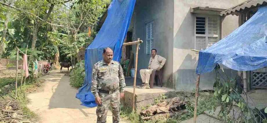 যিশুকে বিশ্বাসের ‘অপরাধে’ চন্দ্রকোনায় খ্রিস্টান ধর্মাবলম্বী পরিবারগুলির ওপর হামলার অভিযোগ, এলাকায় পুলিশি প্রহরা