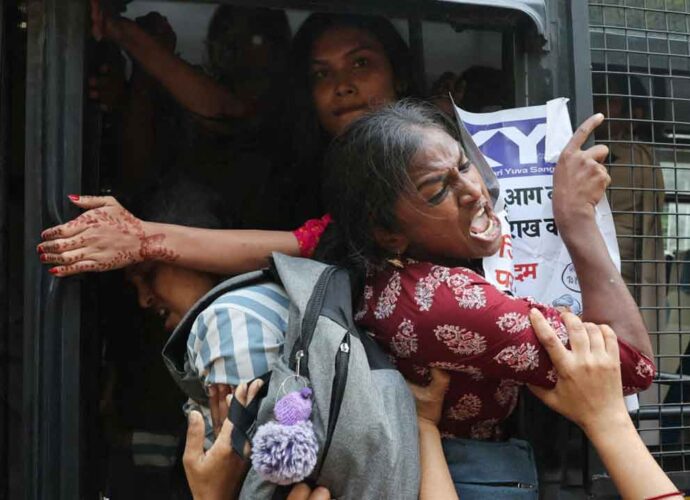 এসআইআর প্রক্রিয়ার বিরোধিতায় নির্বাচন সদন অভিযান: দিল্লিতে শতাধিক বিক্ষোভকারী আটক, ধর্নায় বৃন্দা কারাত