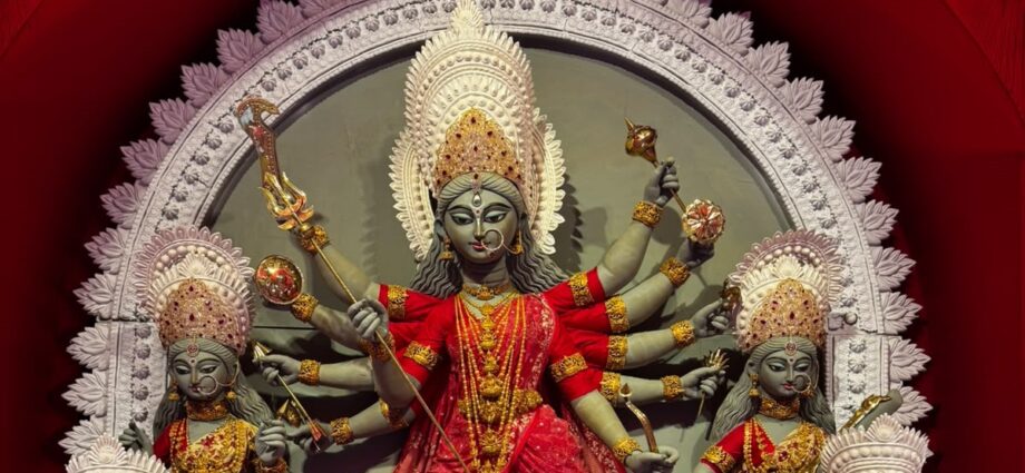কলকাতা জাদুঘরের দুর্গাপূজা : স্বদেশী চেতনা এবং সাংস্কৃতিক অর্থনীতির মেলবন্ধন