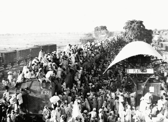 গোটা ব্রিটেন জুড়ে এখন ৩০০ টি No-Go Zone: ব্রিটিশরাই সংখ্যালঘু অনেক জায়গায়; বাড়ছে অপরাধ, রাহাজানি, নারী ও শিশু ধর্ষণ