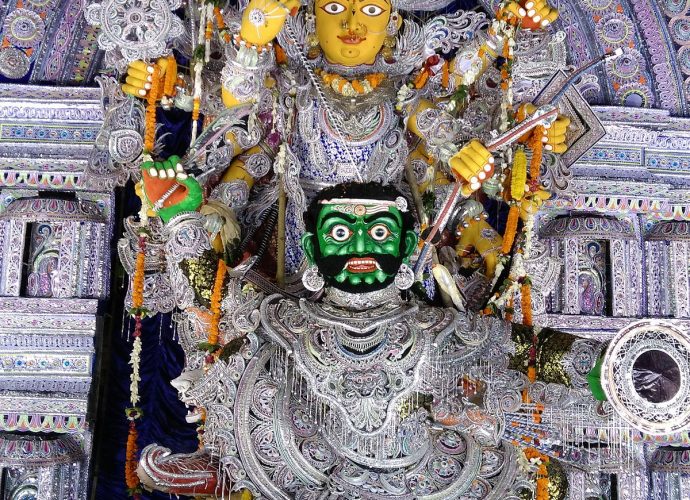 আনন্দময়ীর আগমনবার্তা স্বস্তিকার পুজোসংখ্যার উন্মোচনে