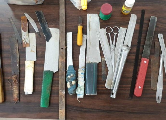 বেঙ্গালুরুর কেন্দ্রীয় কারাগার থেকে উদ্ধার হলো অস্ত্র