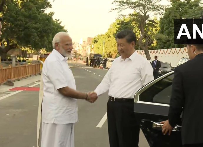 মহাবলীপুরমে চীনের রাষ্ট্রপতি জি জিনপিংকে স্বাগত জানালেন প্রধানমন্ত্রী নরেন্দ্র মোদী