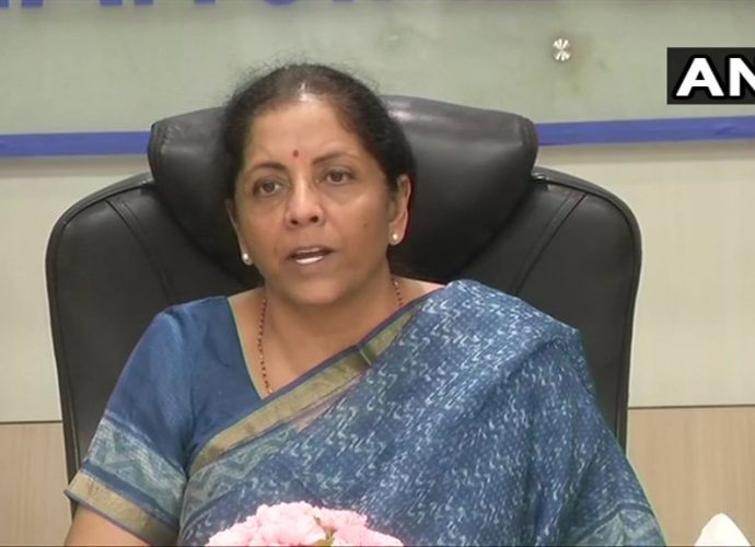 ব্যাঙ্ক সংযুক্তিকরণ সফলভাবেই চলছে, বললেন অর্থমন্ত্রী নির্মলা সীতারামন