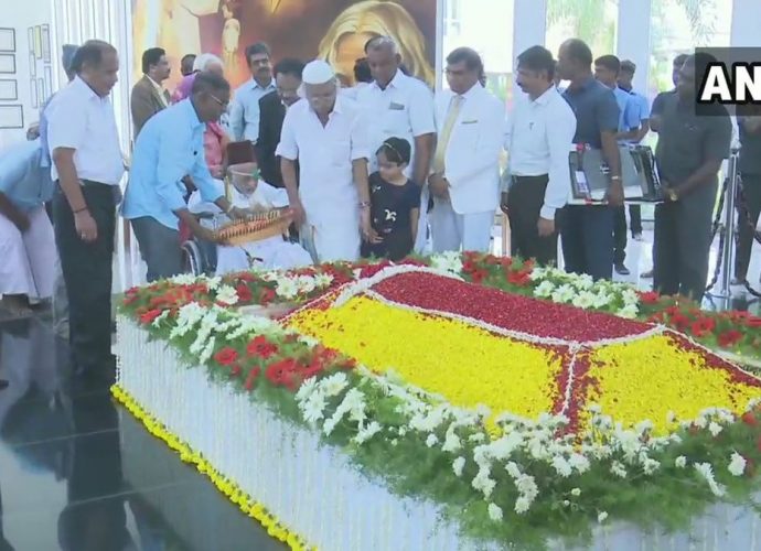 প্রাক্তন রাষ্ট্রপতি ড. এ পি জে আব্দুল কালামের জন্মদিনে তাঁর প্রতি শ্রদ্ধা জানালেন তাঁর বড় দাদা ও পরিবারের অন্যান্য সদস্যরা