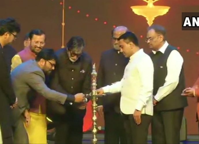 পঞ্চাশতম আন্তর্জাতিক চলচিত্র উৎসবের উদ্বোধনে যোগ দিলেন কেন্দ্রীয় মন্ত্রী প্রকাশ জাবড়েকর, গোয়ার মুখ্যমন্ত্রী প্রমোদ সাবন্ত এবং অন্যান্যরা