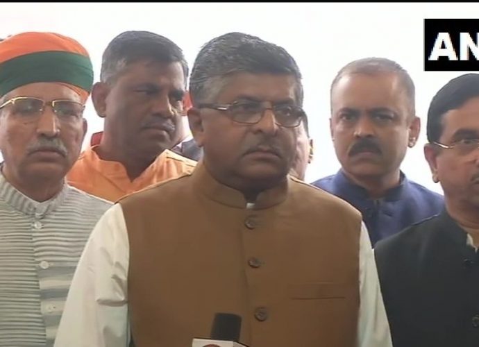 মহারাষ্ট্রের জনগণ বিজেপি-শিবসেনাকে সরকার গঠনের জনাদেশ দিয়েছে, বললেন কেন্দ্রীয় মন্ত্রী রবিশঙ্কর প্রসাদ