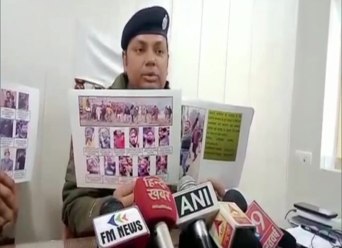 উত্তরপ্রদেশের সম্ভলে হিংসা ছড়ানো ও সরকারি সম্পত্তি ধ্বংসের অভিযোগে পঞ্চান্ন জন চিহ্নিত, আরো দেড়শো জনকে চিহ্নিতকরণের জন্য ছাপানো হল পোস্টার, জানালেন সম্ভলের পুলিশ সুপার যমুনা প্রসাদ