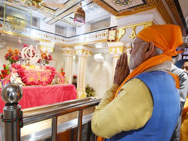গুরু গোবিন্দ সিংহের জন্মতিথিতে শ্রদ্ধার্পণ করলেন প্রধানমন্ত্রী নরেন্দ্র মোদী