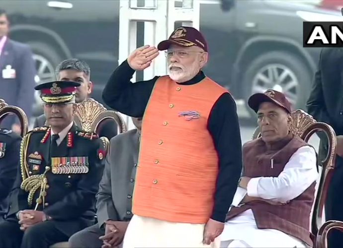 দিল্লীতে এনসিসির প্যারেড দেখছেন প্রধানমন্ত্রী নরেন্দ্র মোদী, তিনি কিছুক্ষণের মধ্যেই ক্যাডেটদের উদ্দেশে বক্তব্য রাখবেন