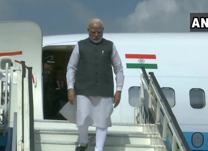বেঙ্গালুরুতে এলেন প্রধানমন্ত্রী নরেন্দ্র মোদী