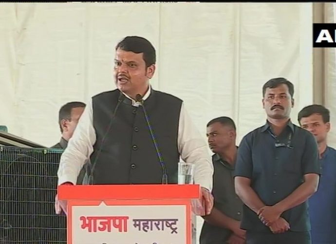 এখনই মহারাষ্ট্রে নির্বাচন হলে বিজেপি একপাক্ষিক ভাবে জিতবে, বললেন মহারাষ্ট্রের প্রাক্তন মুখ্যমন্ত্রী দেবেন্দ্র ফড়নবিশ