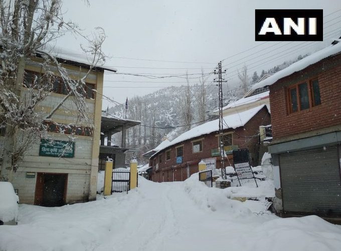 বরফের চাদরে ঢেকেছে হিমাচল প্রদেশের কিলঙ
