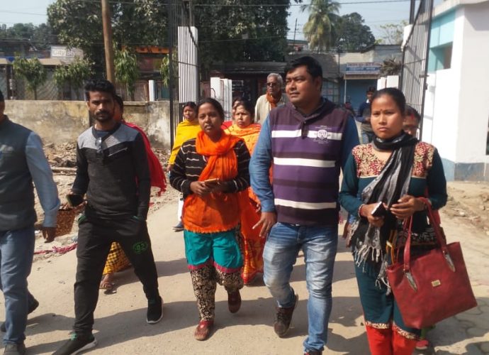 গঙ্গারামপুরে শিক্ষিকাকে দড়ি দিয়ে বেঁধে মার, বহিষ্কৃত তৃণমূল নেতা! রিপোর্ট তলব হাইকোর্টের