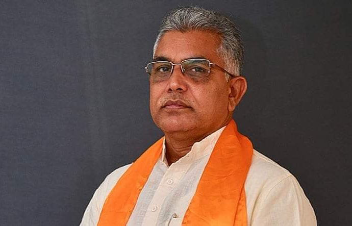 তিনি জানেন পশ্চিমবঙ্গের প্রাণ ভ্রমরা ওই কফি হাউস বা একাডেমি অফ ফাইন আর্টসে লুকিয়ে নেই