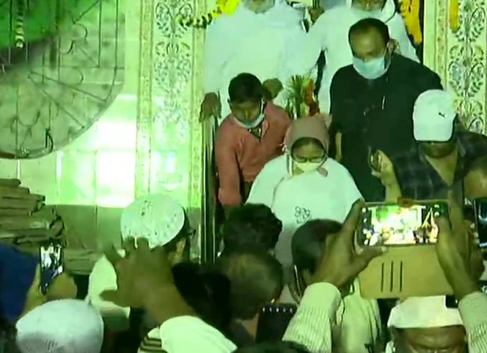 তৃণমূলের পঞ্চায়েত প্রধানই বলে বসলেন, ‘দল চালাতে গেলে টাকা নিতে হয়’