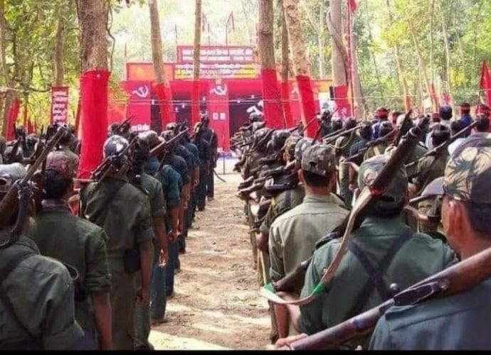 আপনি ভদ্রলোক, শিক্ষিত, আপনি সংযুক্ত মোর্চাকে ভোট দেবার কথা ভাবছেন, ছবিটা দেখুন, এটা ছত্রিশগড় জঙ্গল এর ছবি ওরফে কম্যুনিস্টদের ছবি