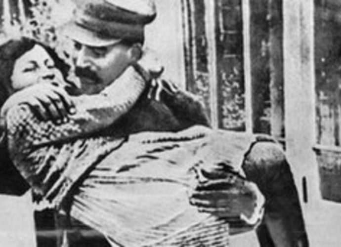 কিভাবে স্ট‍্যালিন-কন‍্যা ভারতে এলেন