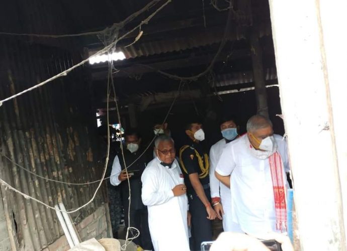 কোচবিহারের বিভিন্ন আক্রান্ত অঞ্চল ঘুরে দেখলাম, ভীষনই হতাশাব্যঞ্জক এবং দুঃখজনক দৃশ্য, ওদের সমস্ত কথা শোনার পর চোখে জল এসে যাচ্ছিল