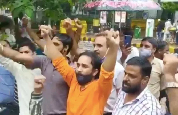 সত্য কষ্ট পায় কিন্তু পরাজিত হয় না