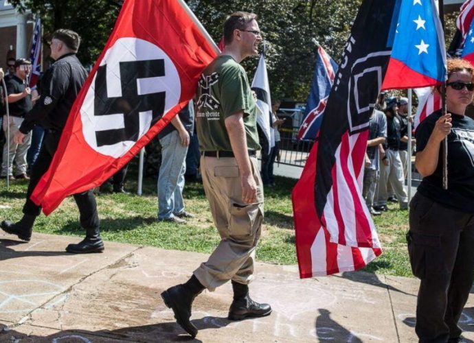 চলন্ত ট্রামে ধর্মের জিগির তুলে জার্মানদের ‘কতল’ করার হুমকি দিলো সিরিয়ার শরণার্থী; রাগে ফুঁসছে নব্য নাৎসিরা