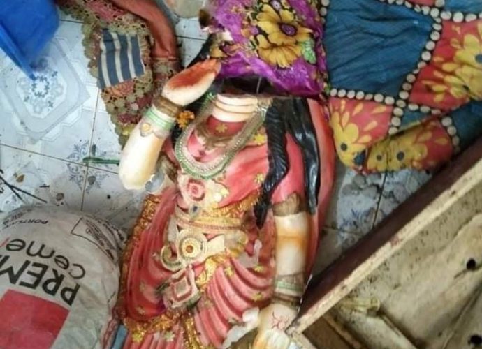 মানুষের কী নিজের শিকড়ের প্রতি সামান্যতম মায়া-মমতাও থাকে না?