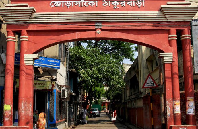 জোড়াসাঁকো ঠাকুরবাড়ি থেকে চুরি গেল ধাতব নেমপ্লেট, আইনি ব্যবস্থা নিচ্ছে রবীন্দ্রভারতী