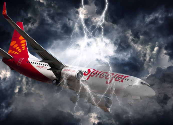 Air turbulence: ঝড়ের মুখে কী ভাবে হঠাৎ ১২ হাজার মিটার থেকে ৮ হাজার মিটারে নামল অণ্ডালের বিমান?