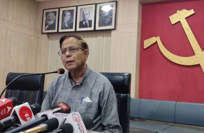 ‘পিএফআই সদস্যদের বিরুদ্ধে কেন সন্ত্রাস দমন আইন’? রেগে লাল সিপিএমের সেলিম