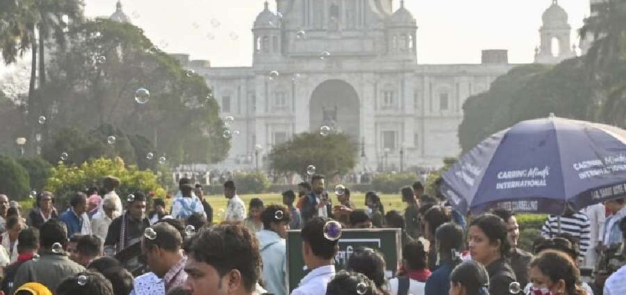 কলকাতায় ভিড়ের লড়াইয়ে বড়দিনকেও হারাল ১ জানুয়ারি! চিড়িয়াখানা না ভিক্টোরিয়া? কে কাকে টেক্কা দিল? রইল হিসাব