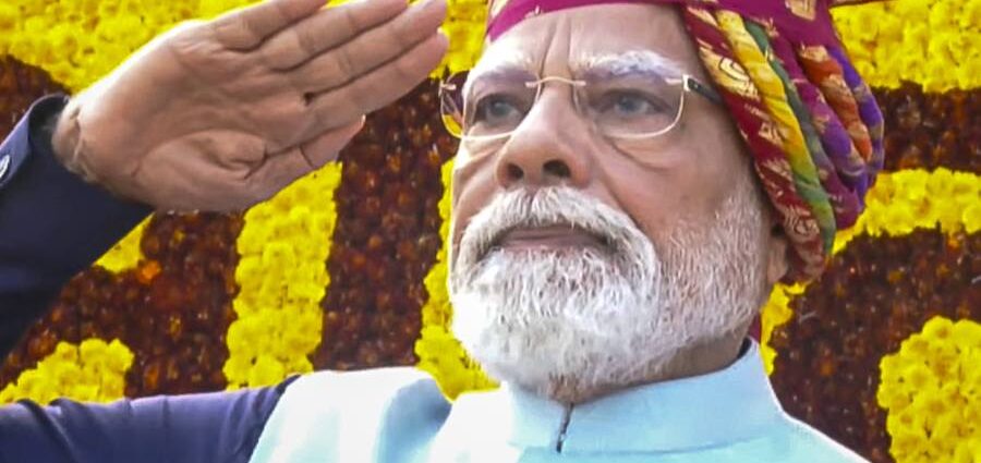 এ বছরের বিশেষত্ব: ময়ূর মোটিফ ও রাজস্থানি ঘরানা এ বছরের বিশেষত্ব: ময়ূর মোটিফ ও রাজস্থানি ঘরানা