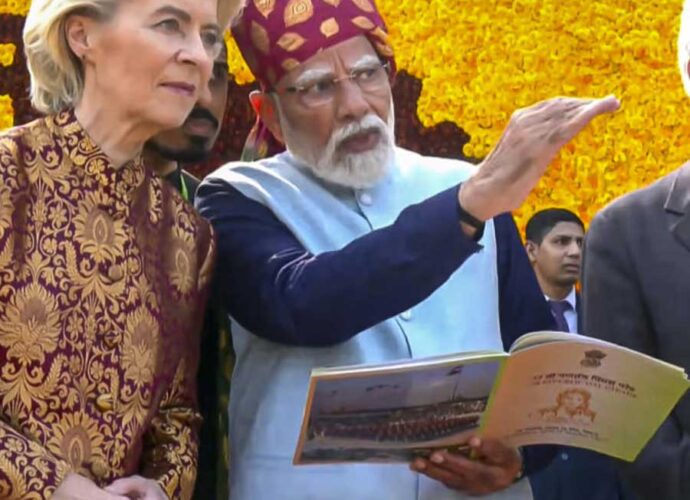 কড়া নিরাপত্তা ও বিশেষ অতিথিদের উপস্থিতি কড়া নিরাপত্তা ও বিশেষ অতিথিদের উপস্থিতি