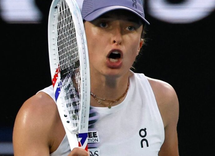 পুরুষদের একক: লড়াই ছাড়াই শেষ আটে জোকোভিচ