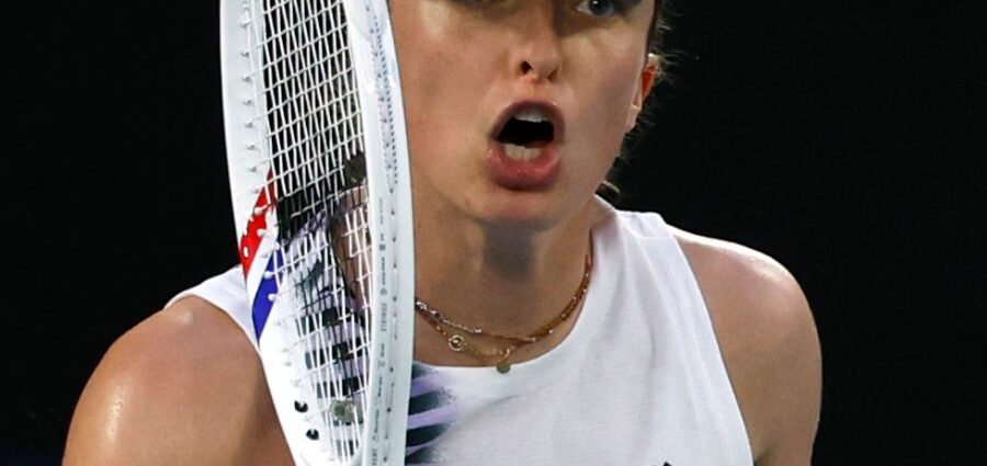 পুরুষদের একক: লড়াই ছাড়াই শেষ আটে জোকোভিচ পুরুষদের একক: লড়াই ছাড়াই শেষ আটে জোকোভিচ