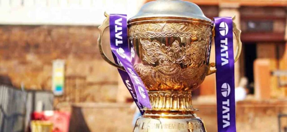 ১৮ বছরের ট্রফি খরা সত্ত্বেও আইপিএলের সবচেয়ে ধনী দল হতে চলেছে রাজস্থান রয়্যালস ১৮ বছরের ট্রফি খরা সত্ত্বেও আইপিএলের সবচেয়ে ধনী দল হতে চলেছে রাজস্থান রয়্যালস