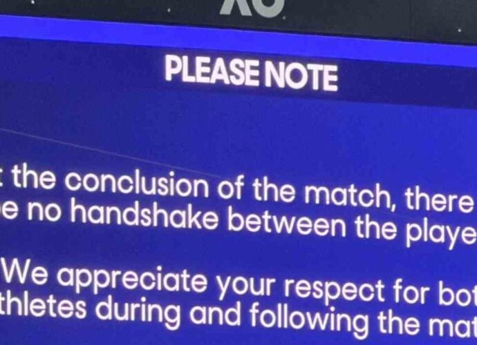 টেনিস কোর্টে ভারত-পাকিস্তান ছায়া: সেমিফাইনালে হাত মেলালেন না সাবালেঙ্কা ও সোয়াইতোলিনা টেনিস কোর্টে ভারত-পাকিস্তান ছায়া: সেমিফাইনালে হাত মেলালেন না সাবালেঙ্কা ও সোয়াইতোলিনা