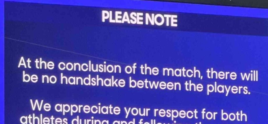 টেনিস কোর্টে ভারত-পাকিস্তান ছায়া: সেমিফাইনালে হাত মেলালেন না সাবালেঙ্কা ও সোয়াইতোলিনা টেনিস কোর্টে ভারত-পাকিস্তান ছায়া: সেমিফাইনালে হাত মেলালেন না সাবালেঙ্কা ও সোয়াইতোলিনা