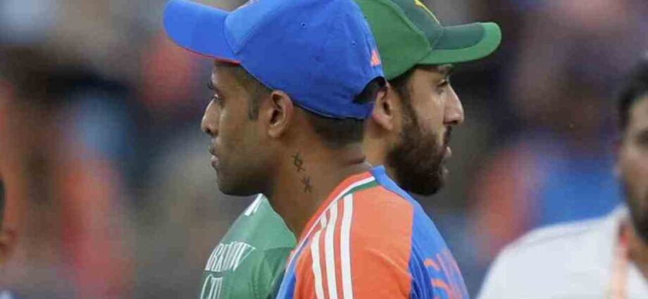 “৭-১ কি আদেও লড়াই?”: বিশ্বকাপের আগে পাকিস্তানকে কড়া বার্তা ভারতের “৭-১ কি আদেও লড়াই?”: বিশ্বকাপের আগে পাকিস্তানকে কড়া বার্তা ভারতের